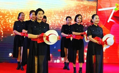 時(shí)尚銀發(fā)藝術(shù)院天津分院啟動暨津南45+媚女人旗袍匯慶三八節(jié)聯(lián)歡匯慶圓滿舉行