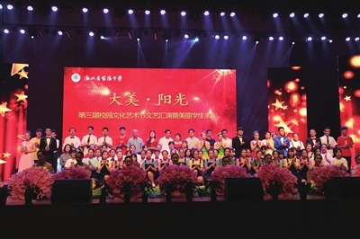 富陽(yáng)中學(xué)舉辦第三屆“紅五月”藝術(shù)節(jié)匯演，青春華彩獻(xiàn)禮建黨百年
